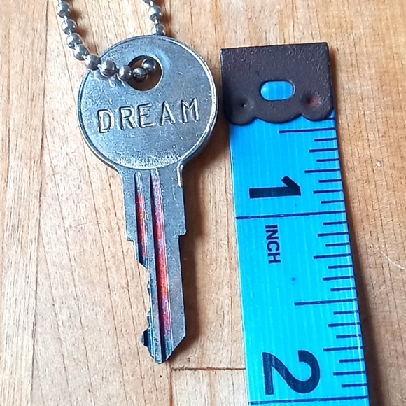 The Giving Keys "DREAM" Word necklace - Picture 6 of 6